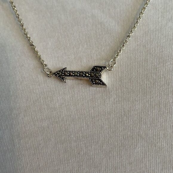 Two sided rhinestone arrow silver chain necklace - Picture 2 of 4